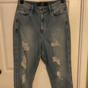 Hollister Curvy Ultra High-Rise Mom Jean